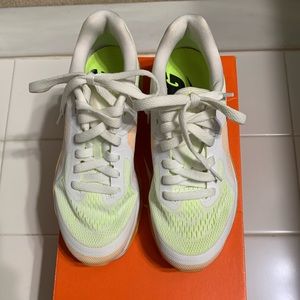 Women’s Air Max 2014 excellent condition with box.